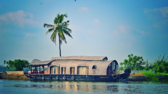 Kerala Houseboat Packages from Seasonz India Holidays logo