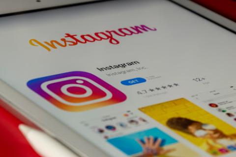 Embed Instagram Feed On Website logo