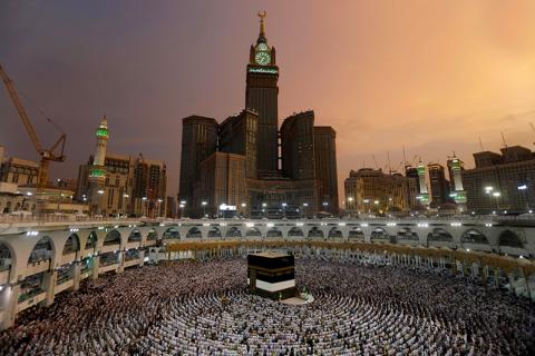 Muslims Holy Travel offers Umrah Packages logo