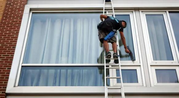 Connect with best window cleaning companies in Dubai through TradersFind logo